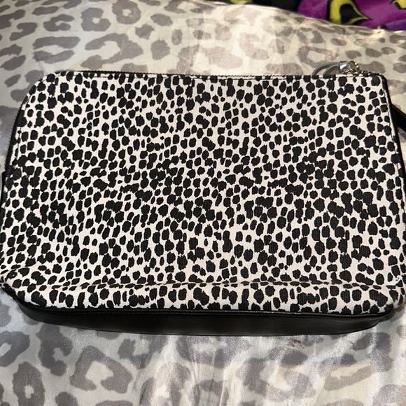 NWOT old navy canvas leopard print larger cosmetic bag with wristlet and tassel - Picture 2 of 6